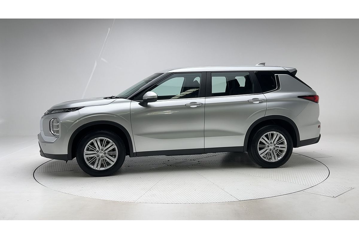 2022 Mitsubishi Outlander ES ZM