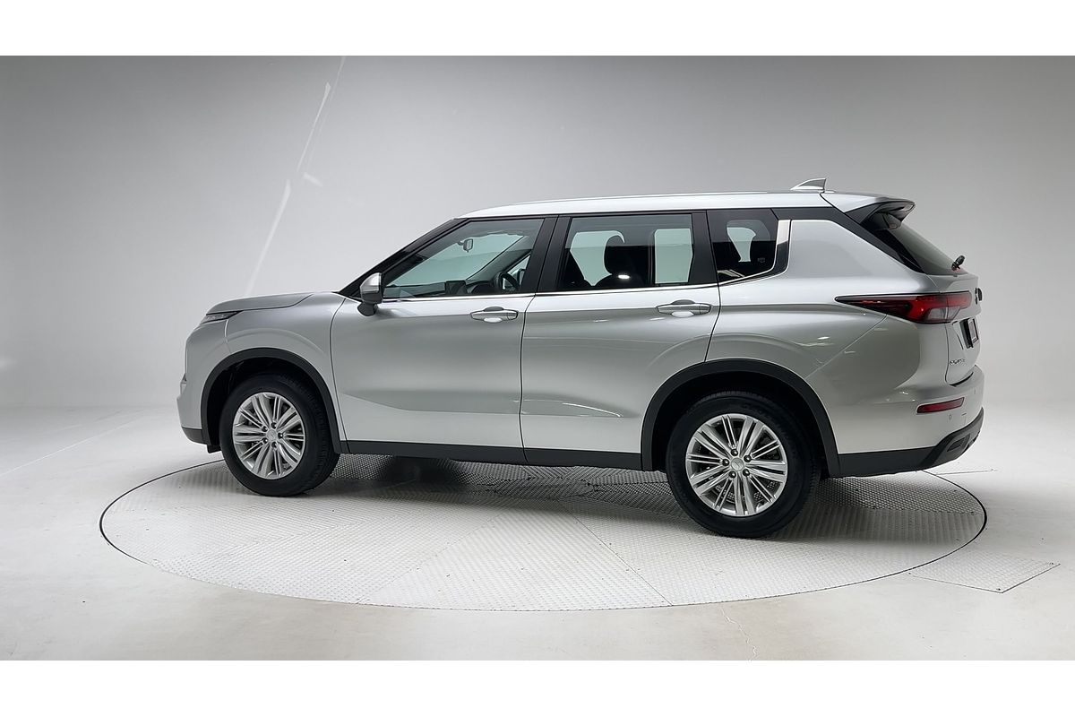 2022 Mitsubishi Outlander ES ZM