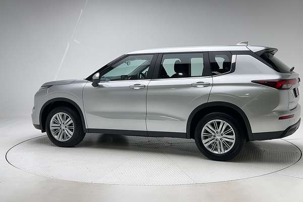 2022 Mitsubishi Outlander ES ZM