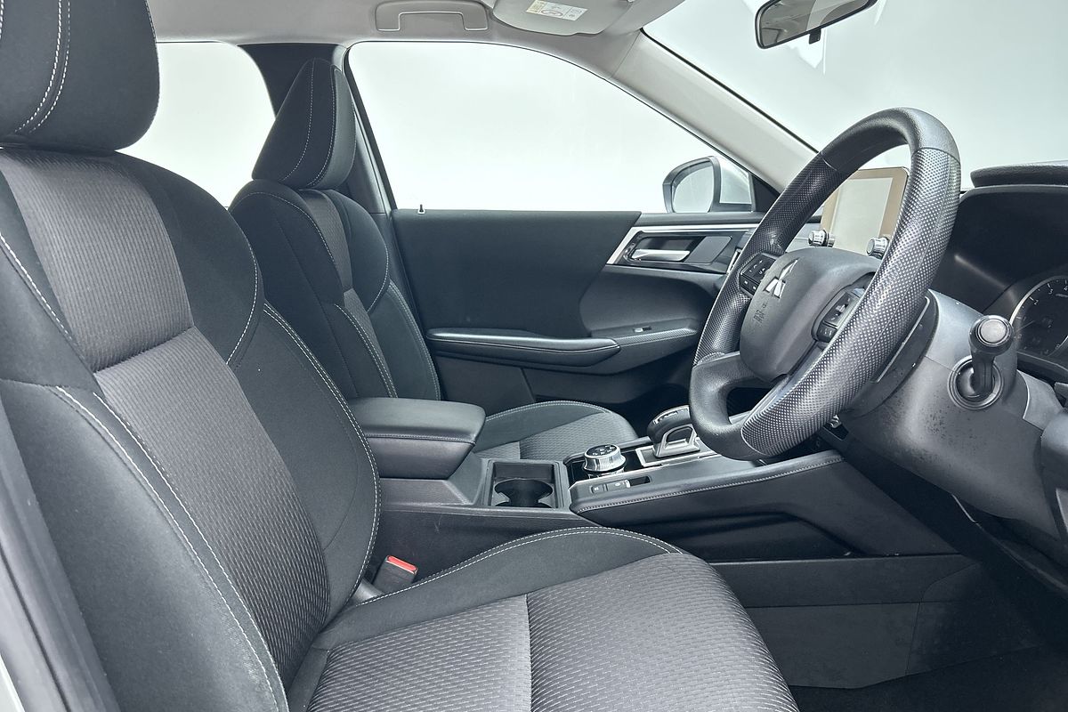 2022 Mitsubishi Outlander ES ZM