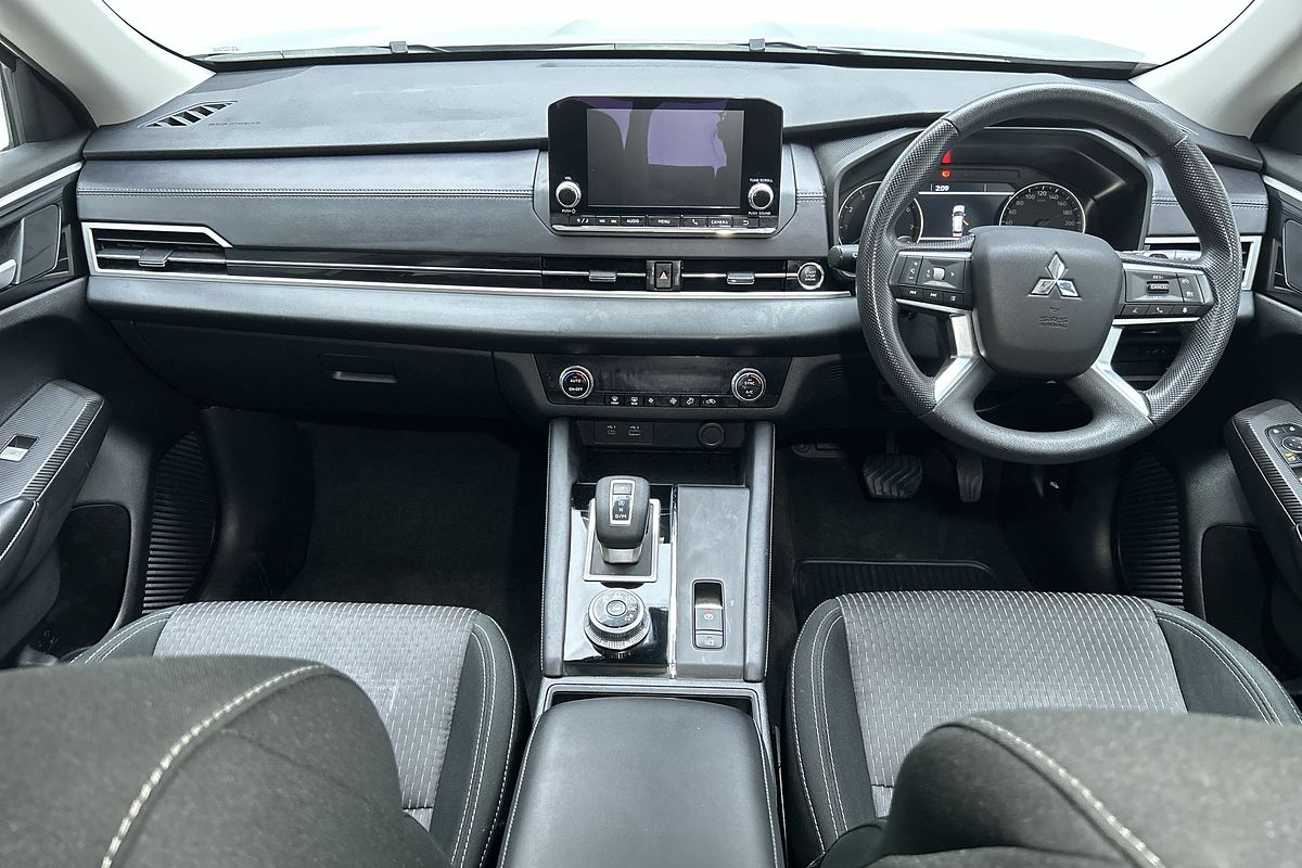 2022 Mitsubishi Outlander ES ZM