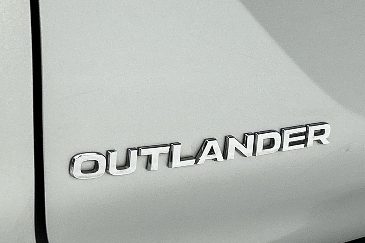 2022 Mitsubishi Outlander ES ZM