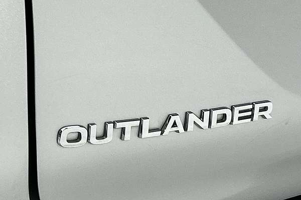 2022 Mitsubishi Outlander ES ZM
