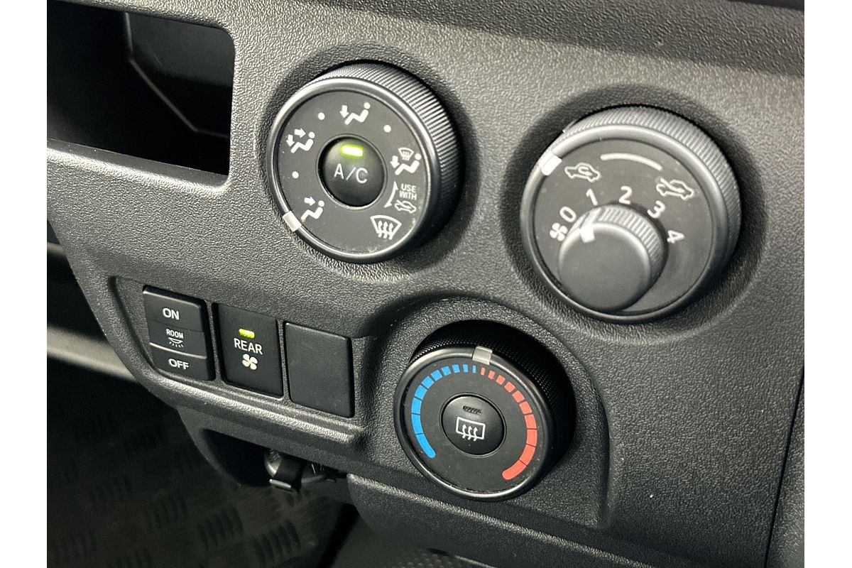 2018 Toyota Hiace Commuter TRH223R