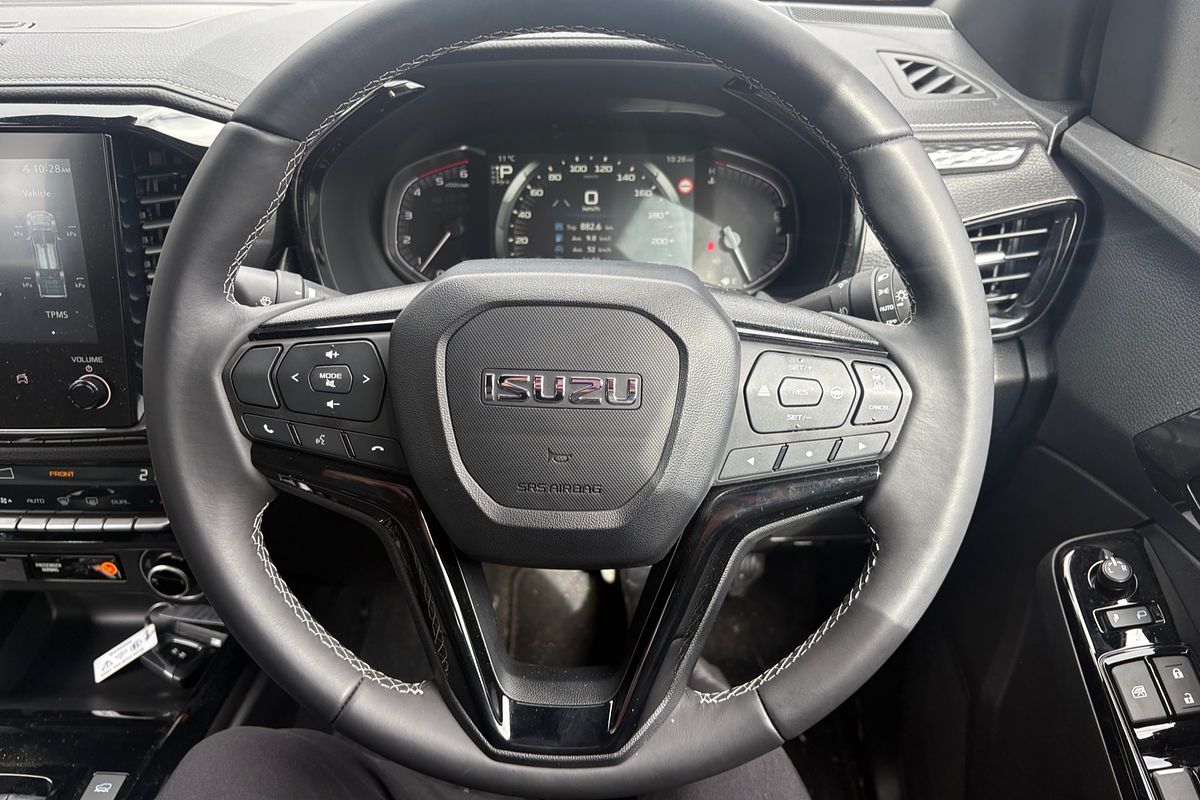 2025 Isuzu D-MAX BLADE 4X4