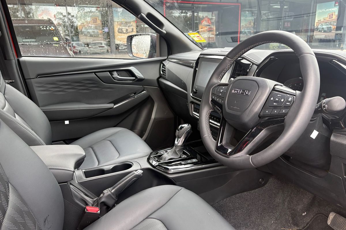 2025 Isuzu D-MAX BLADE 4X4