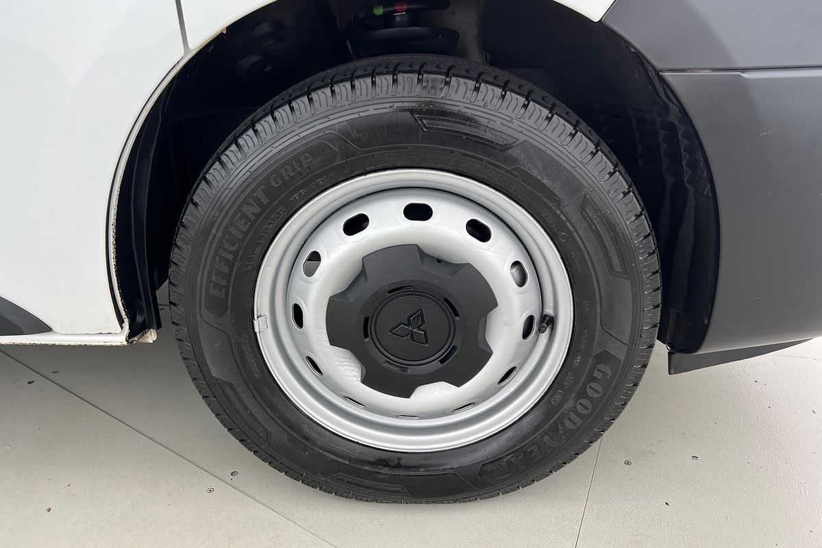 2021 Mitsubishi Express GLX SN SWB