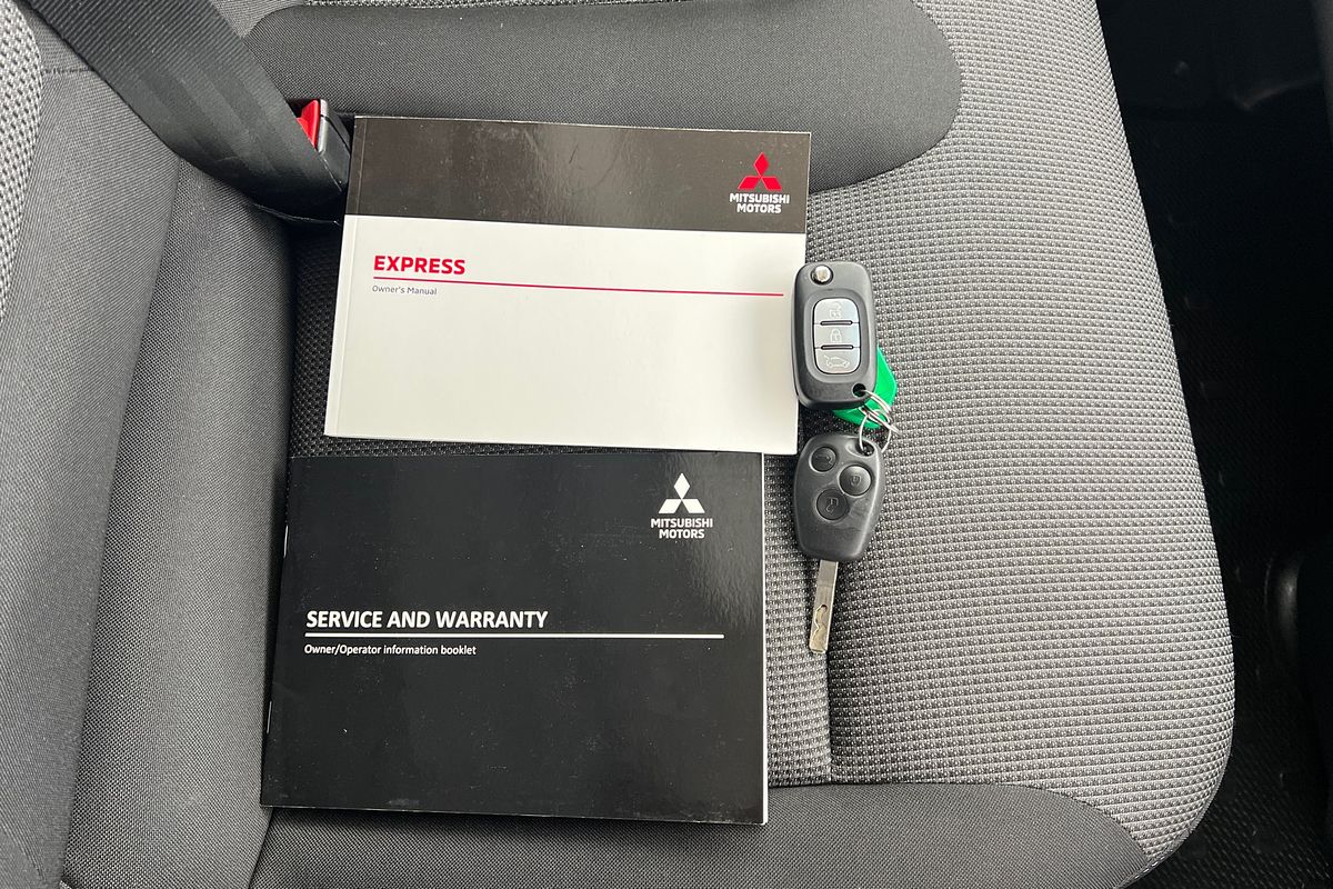 2021 Mitsubishi Express GLX SN SWB