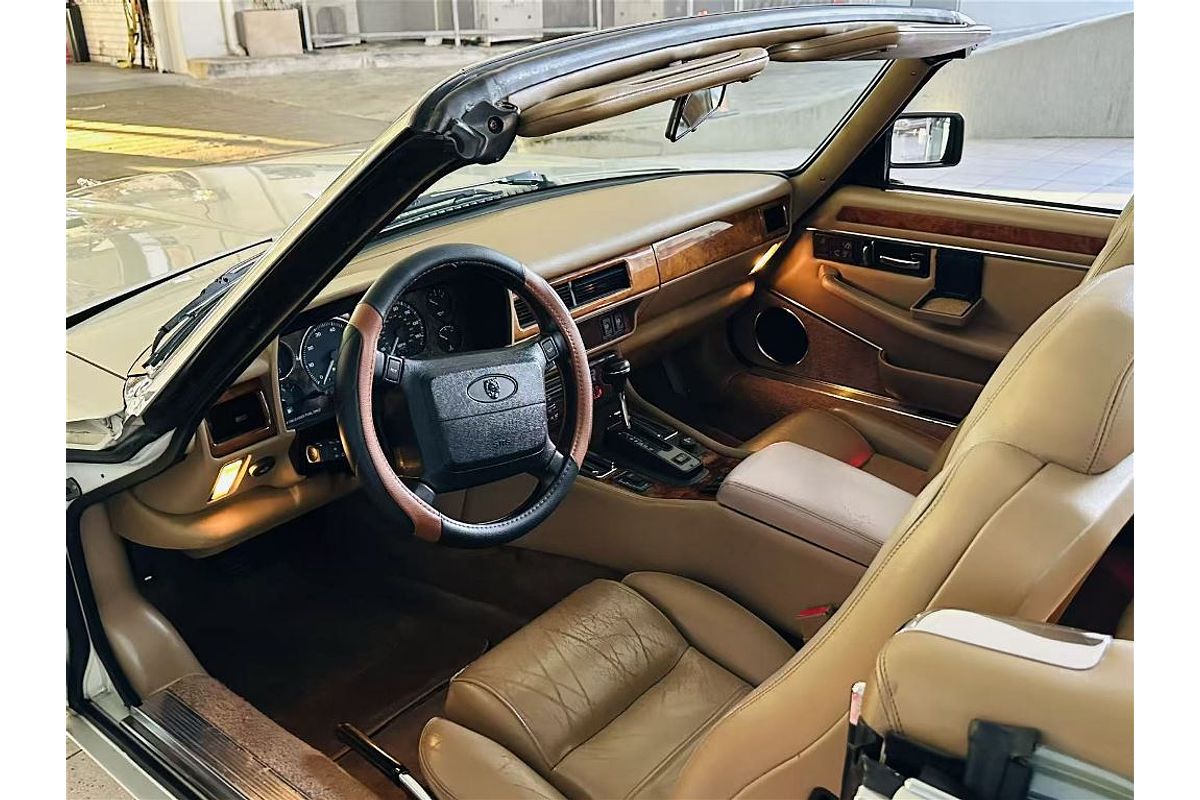 XJS SPORT 4.0L 6Cyl ELECTRONIC F/INJ 4 SP AUTOMATIC 2D CONVERTIBLE 