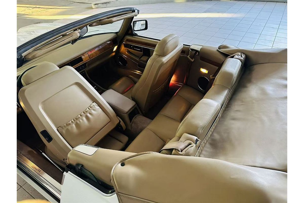 XJS SPORT 4.0L 6Cyl ELECTRONIC F/INJ 4 SP AUTOMATIC 2D CONVERTIBLE 