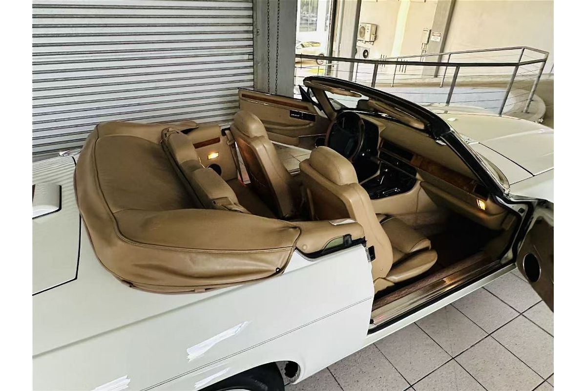 XJS SPORT 4.0L 6Cyl ELECTRONIC F/INJ 4 SP AUTOMATIC 2D CONVERTIBLE 