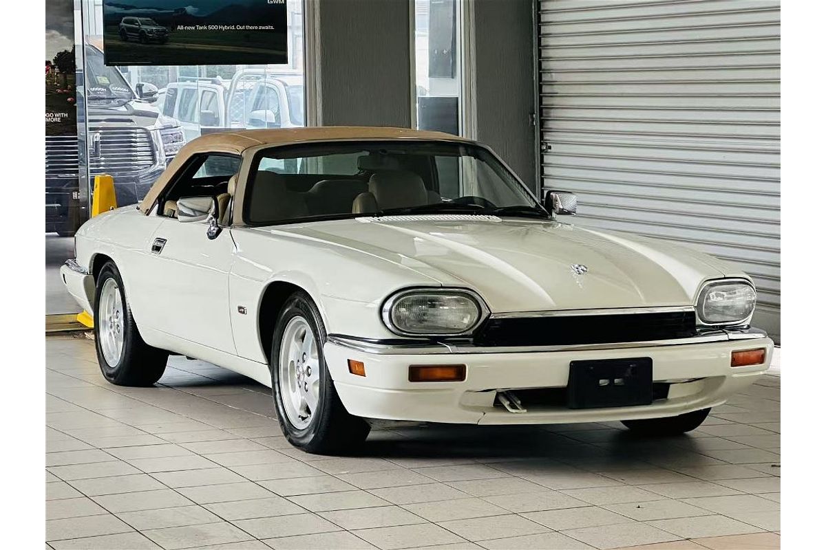 XJS SPORT 4.0L 6Cyl ELECTRONIC F/INJ 4 SP AUTOMATIC 2D CONVERTIBLE 