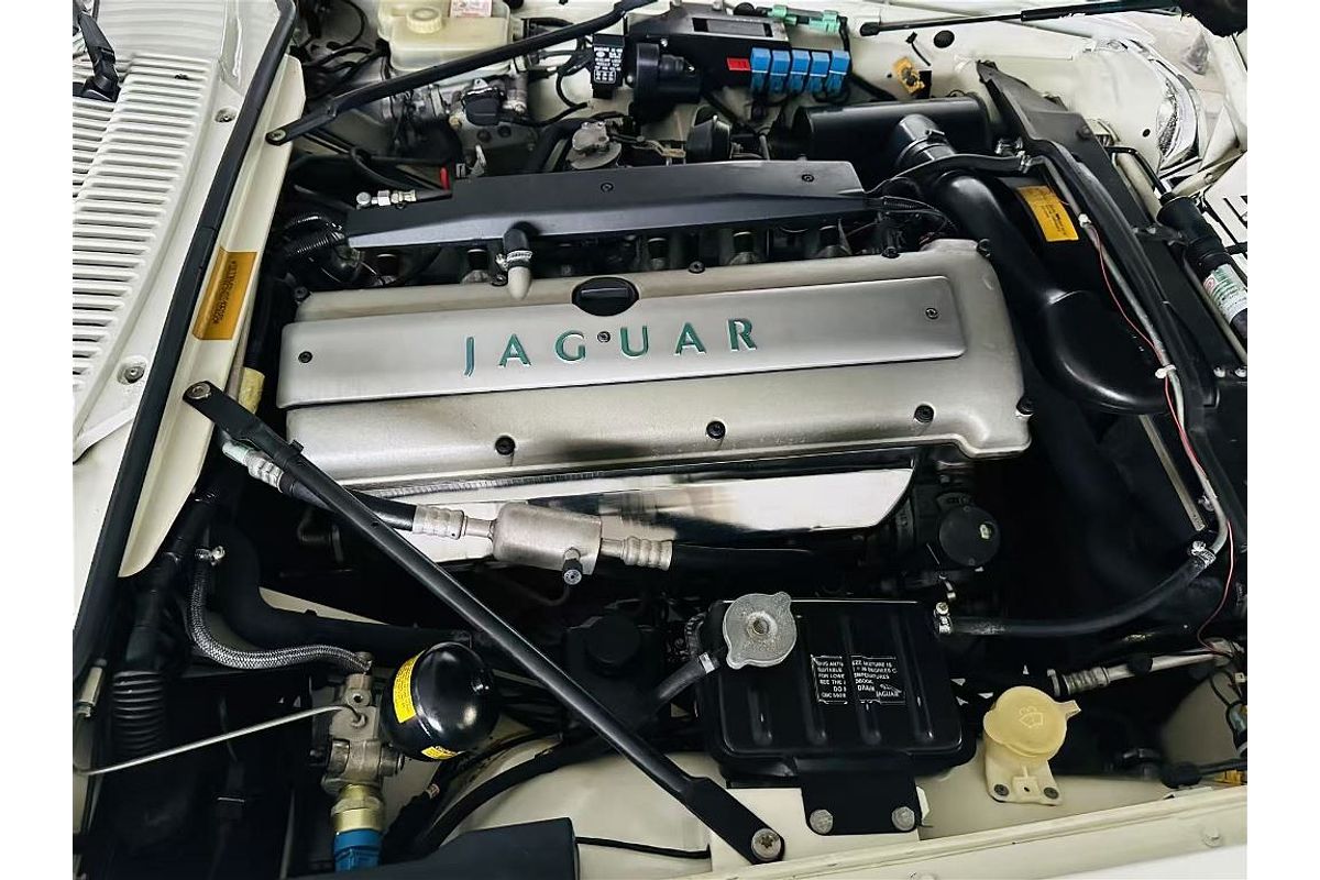 XJS SPORT 4.0L 6Cyl ELECTRONIC F/INJ 4 SP AUTOMATIC 2D CONVERTIBLE 