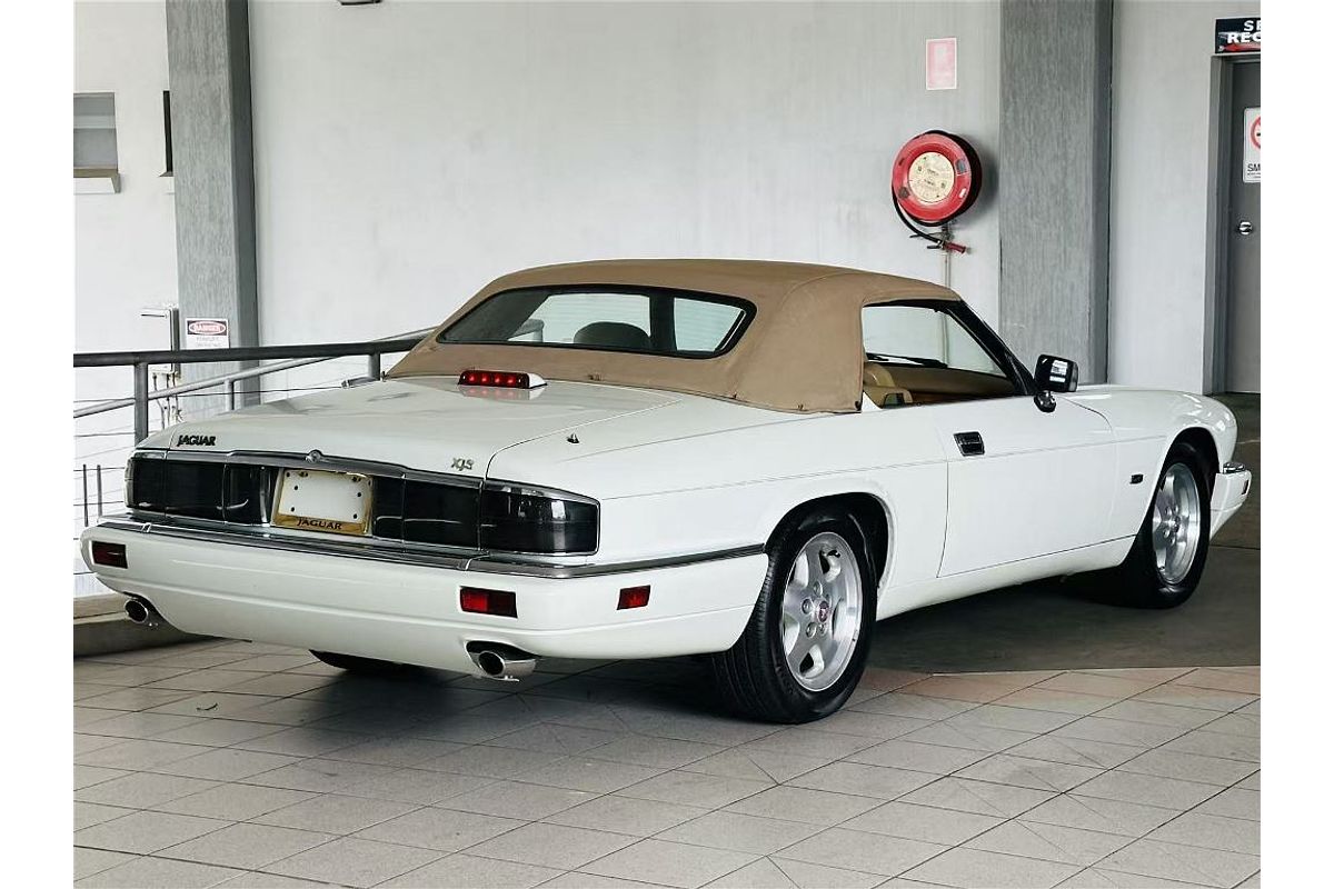 XJS SPORT 4.0L 6Cyl ELECTRONIC F/INJ 4 SP AUTOMATIC 2D CONVERTIBLE 
