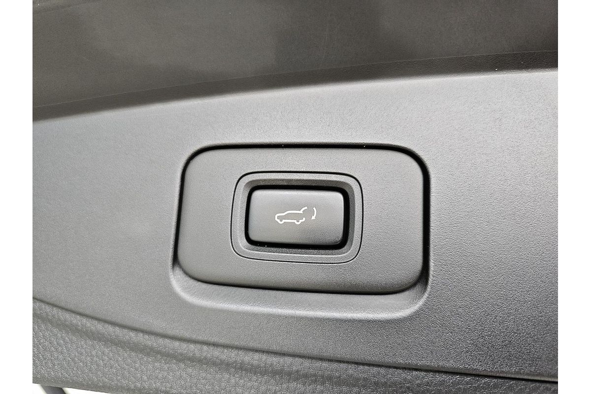 2023 Isuzu MU-X LS-T