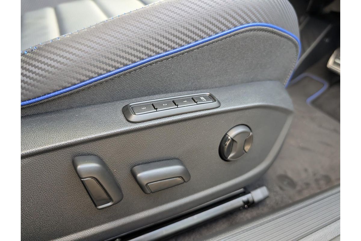 2025 Volkswagen Golf R Black Edition 8.5