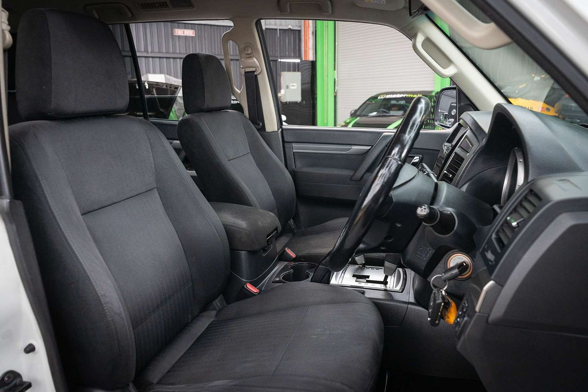 2016 Mitsubishi Pajero GLX NX
