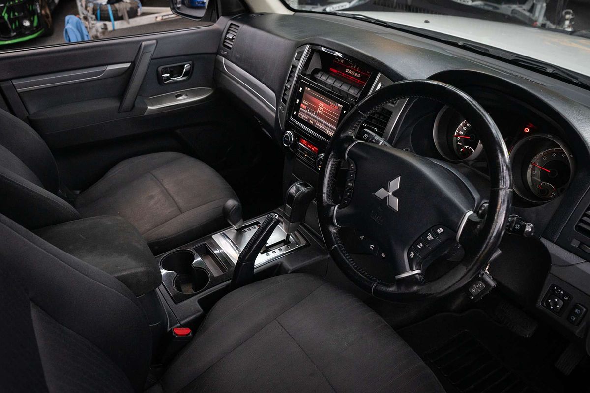 2016 Mitsubishi Pajero GLX NX