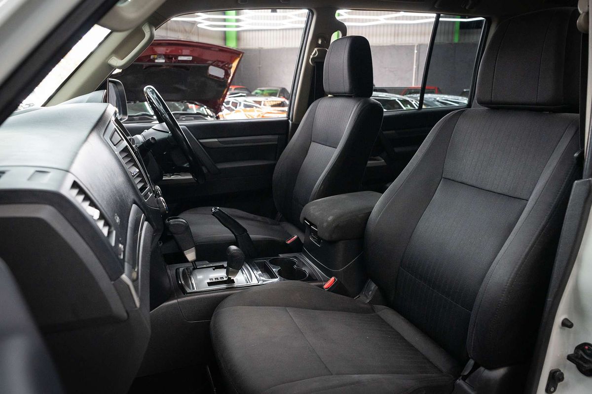 2016 Mitsubishi Pajero GLX NX