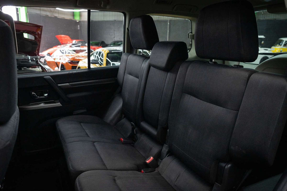 2016 Mitsubishi Pajero GLX NX