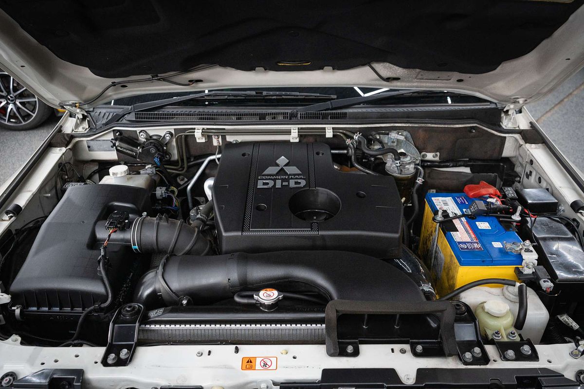 2016 Mitsubishi Pajero GLX NX