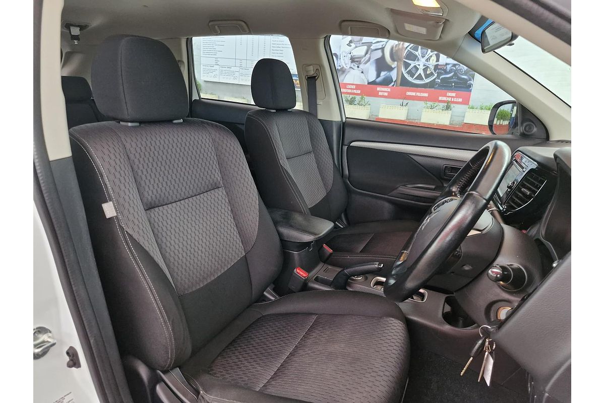 2014 Mitsubishi Outlander ES ZJ