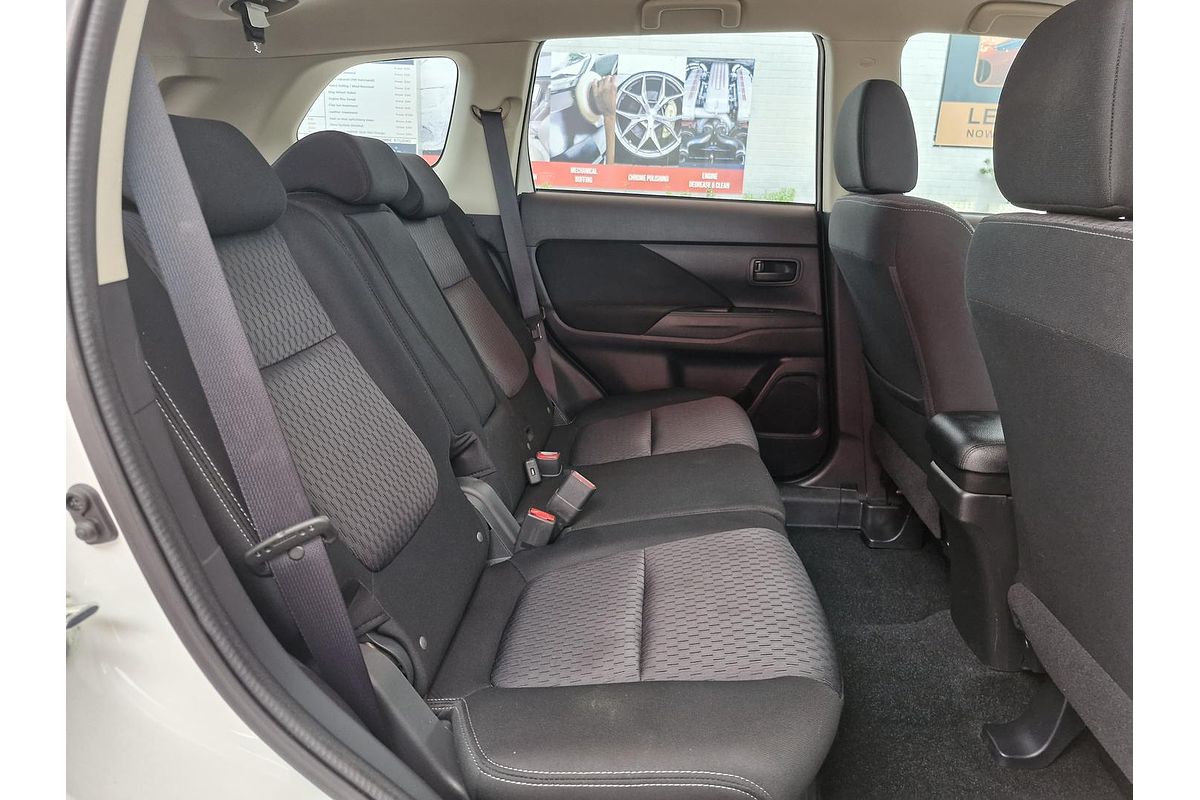 2014 Mitsubishi Outlander ES ZJ