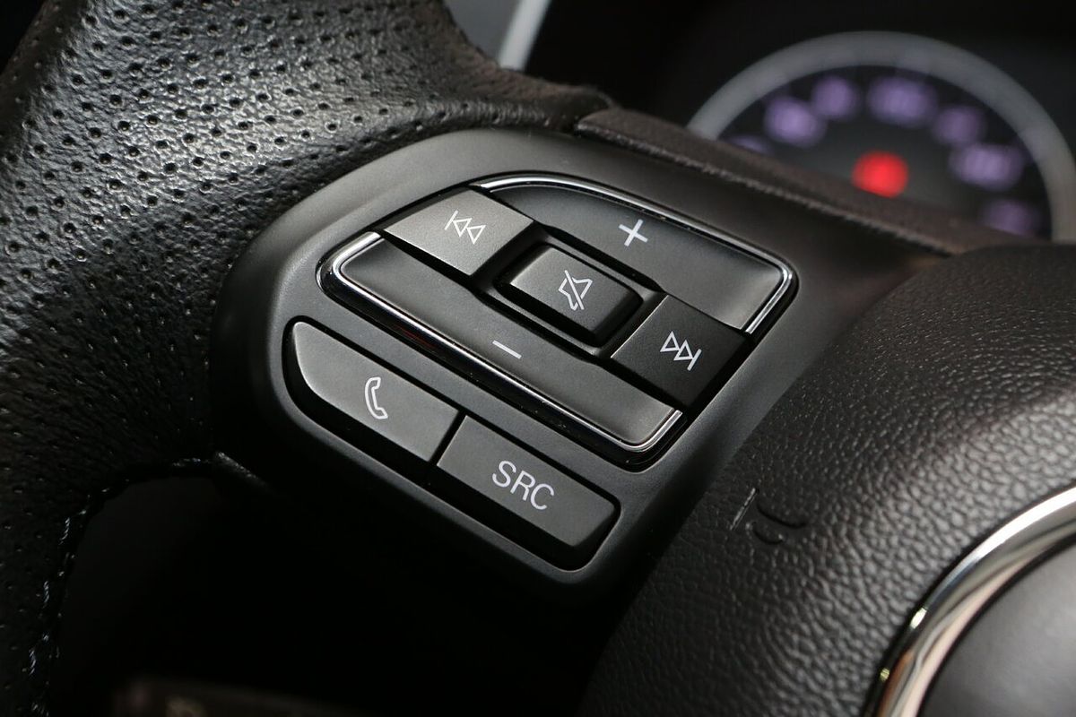 2023 MG ZS Essence AZS1