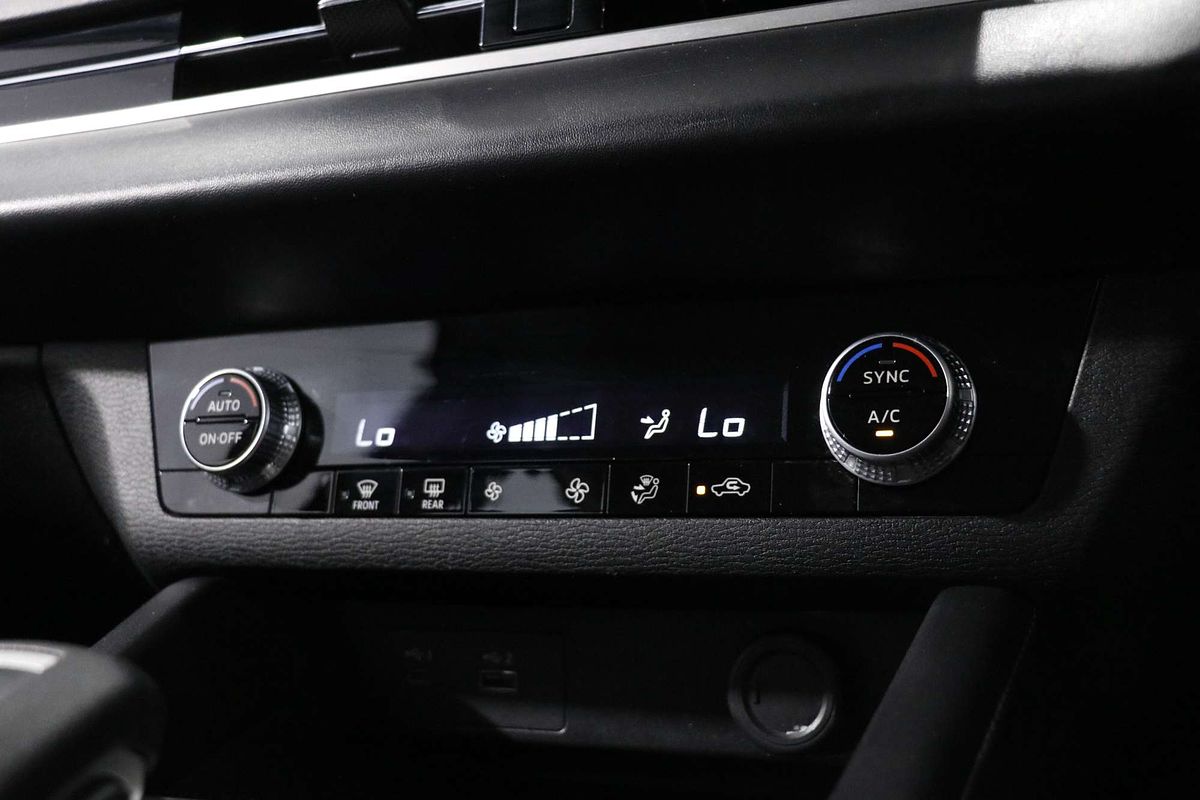 2023 Mitsubishi Outlander ES ZM