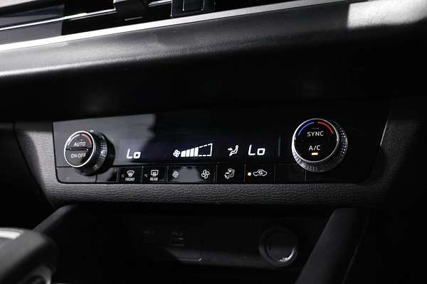 2023 Mitsubishi Outlander ES ZM