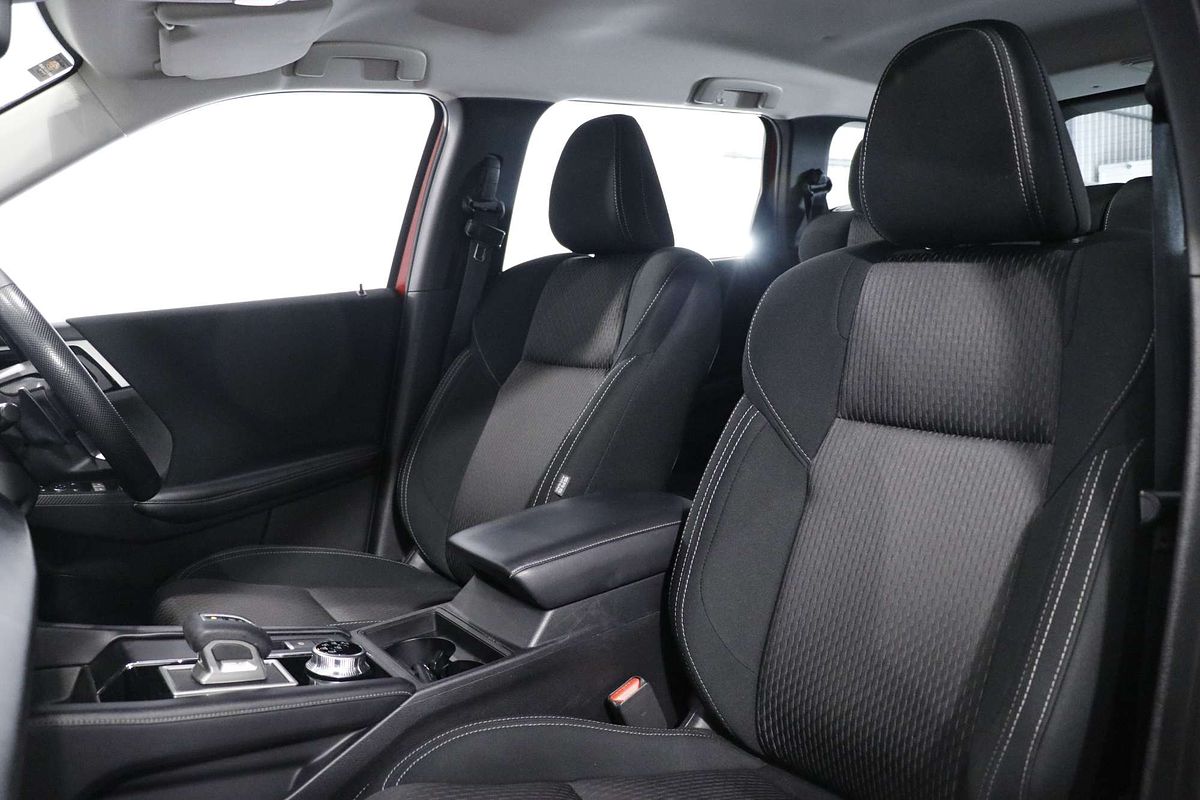 2023 Mitsubishi Outlander ES ZM