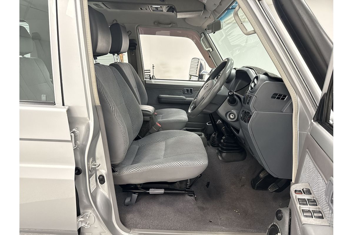 2010 Toyota Landcruiser GXL VDJ76R