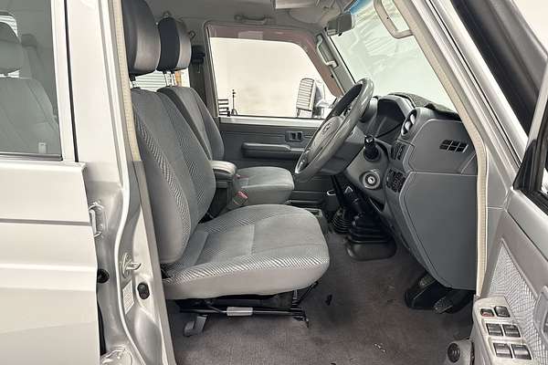 2010 Toyota Landcruiser GXL VDJ76R
