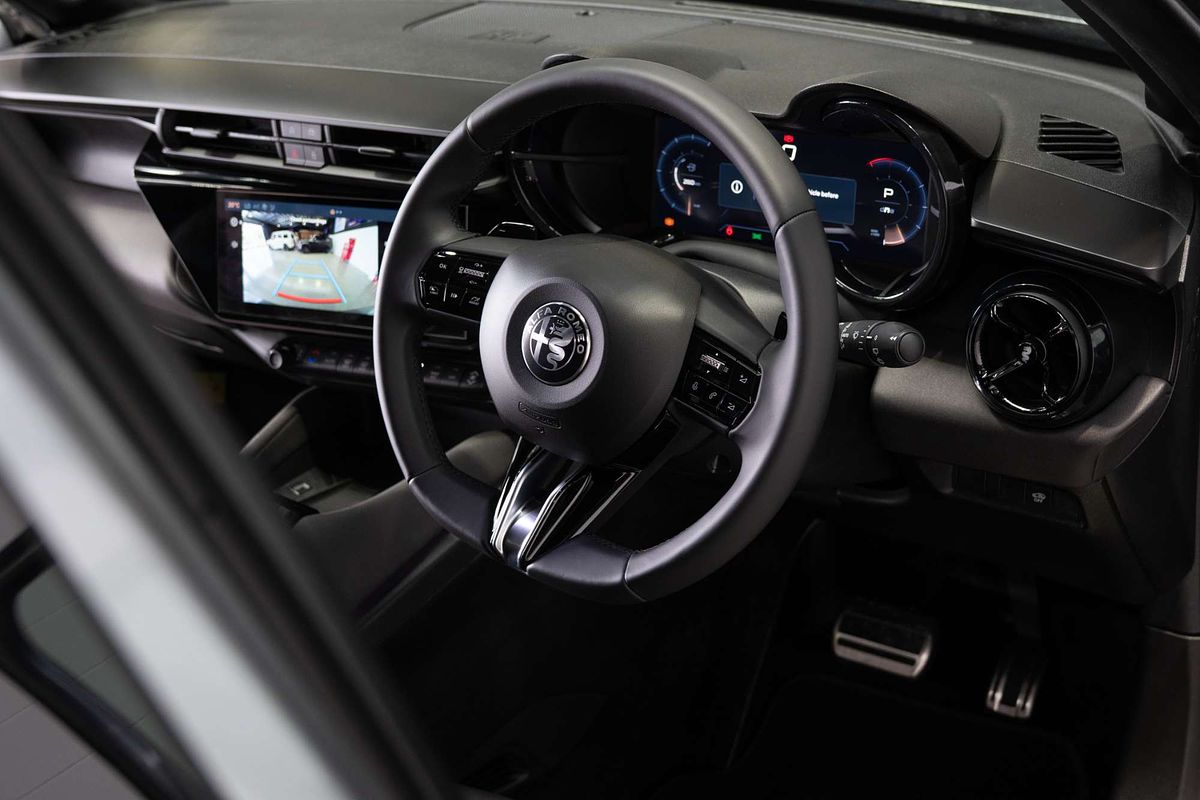 2025 Alfa Romeo JUNIOR 83-626-E23-0