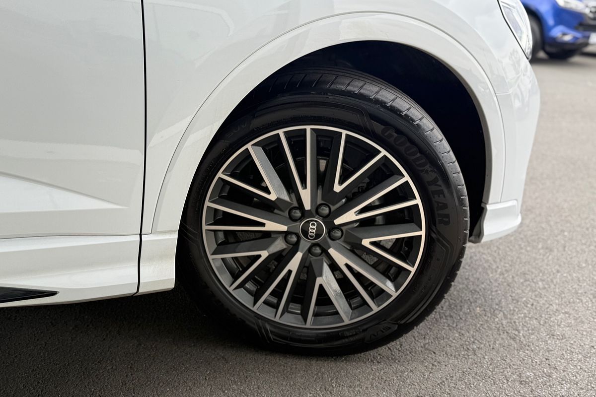 2024 Audi Q3 35 TFSI S line edition F3