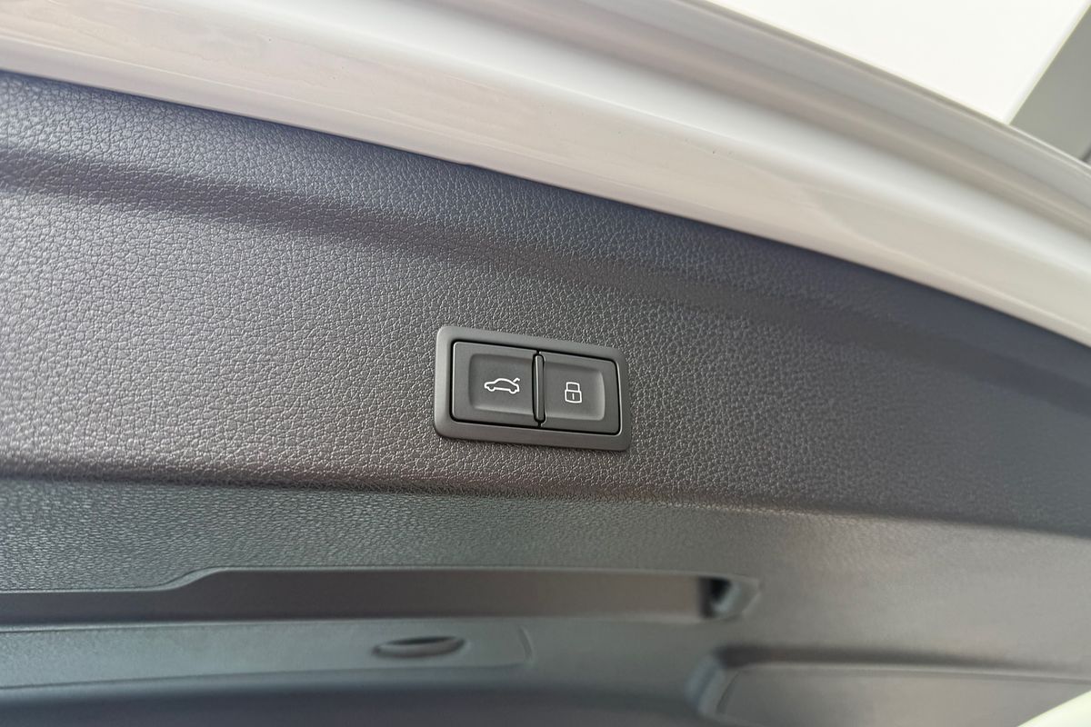 2024 Audi Q3 35 TFSI S line edition F3