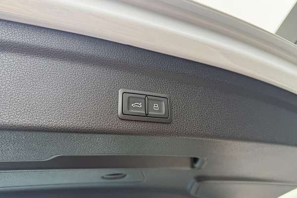 2024 Audi Q3 35 TFSI S line edition F3