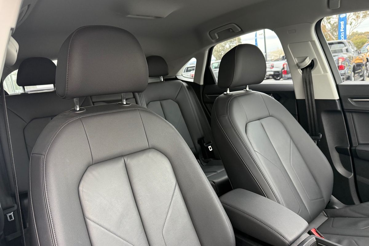 2024 Audi Q3 35 TFSI S line edition F3