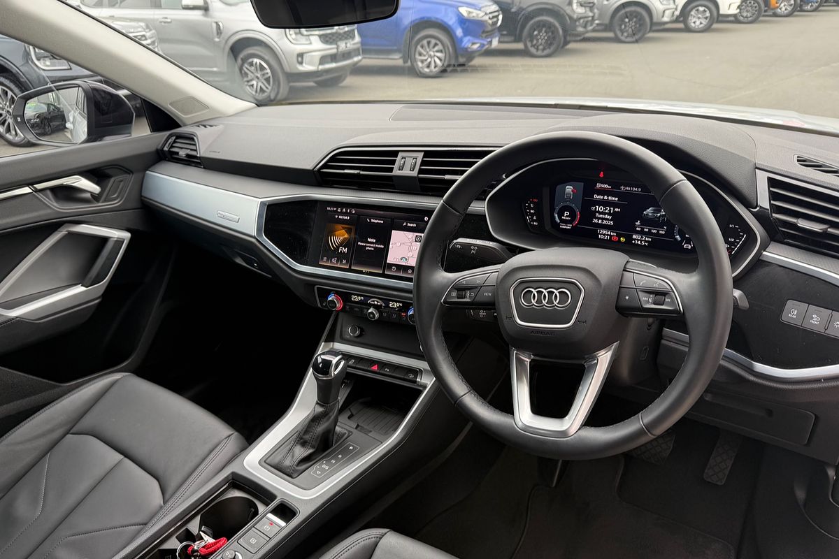 2024 Audi Q3 35 TFSI S line edition F3