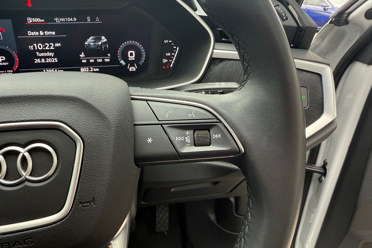 2024 Audi Q3 35 TFSI S line edition F3