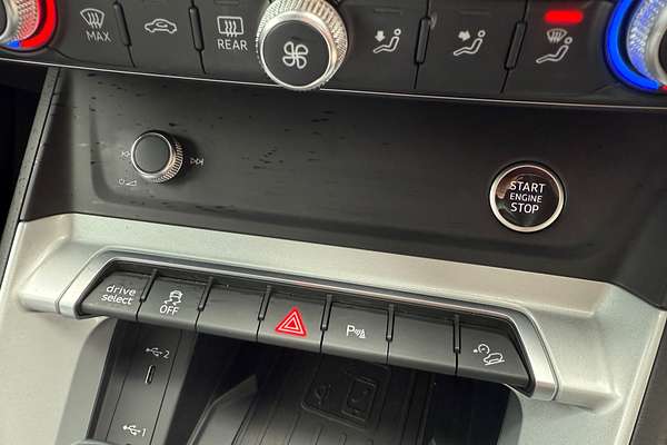 2024 Audi Q3 35 TFSI S line edition F3