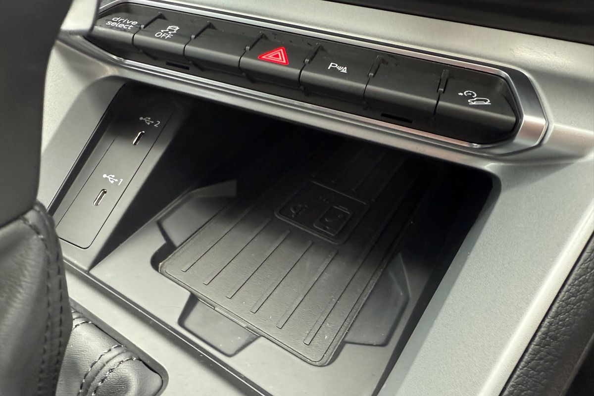 2024 Audi Q3 35 TFSI S line edition F3
