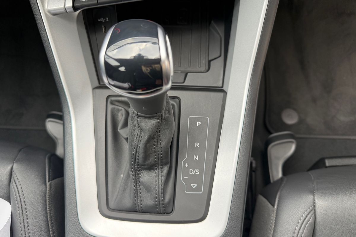 2024 Audi Q3 35 TFSI S line edition F3