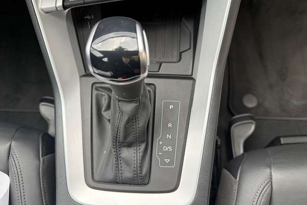 2024 Audi Q3 35 TFSI S line edition F3