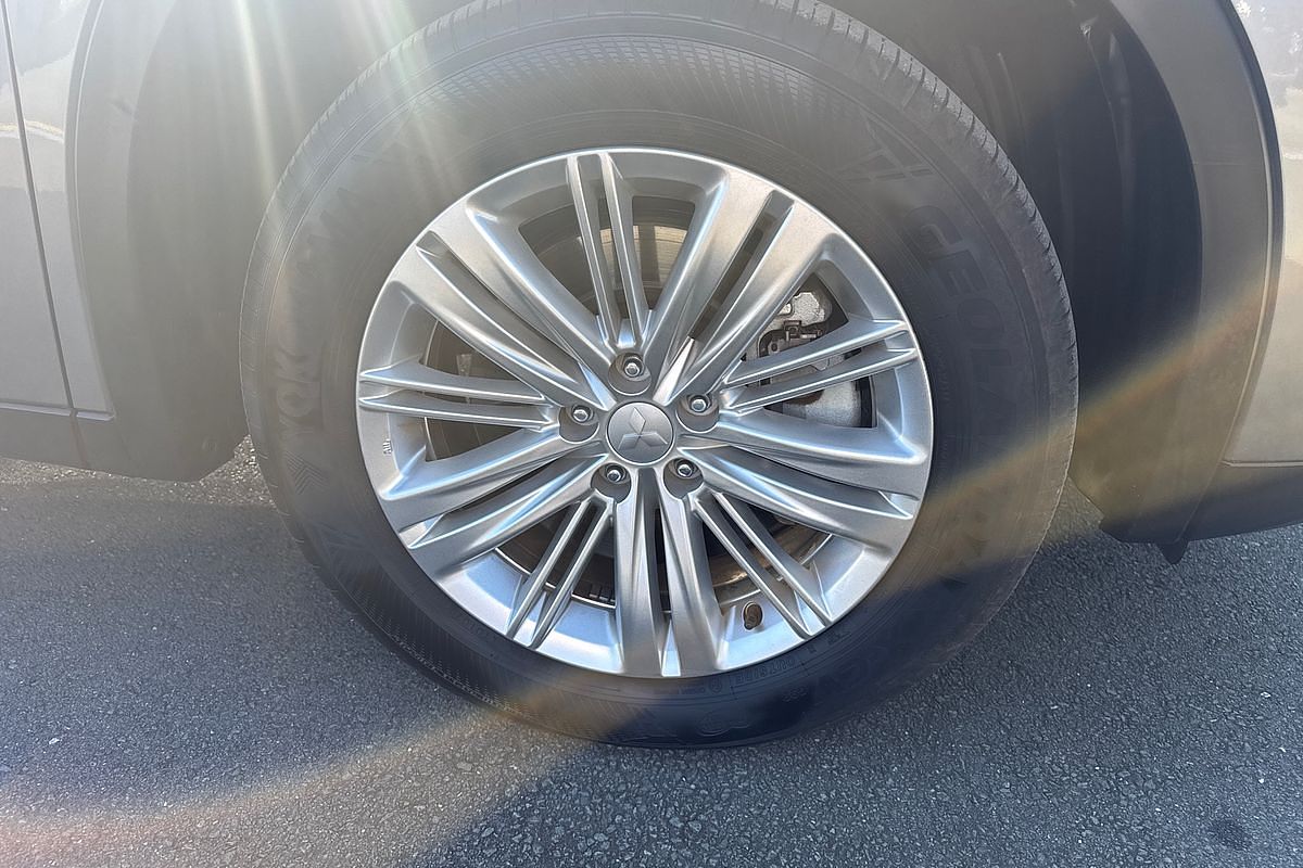 2023 Mitsubishi Outlander LS ZM