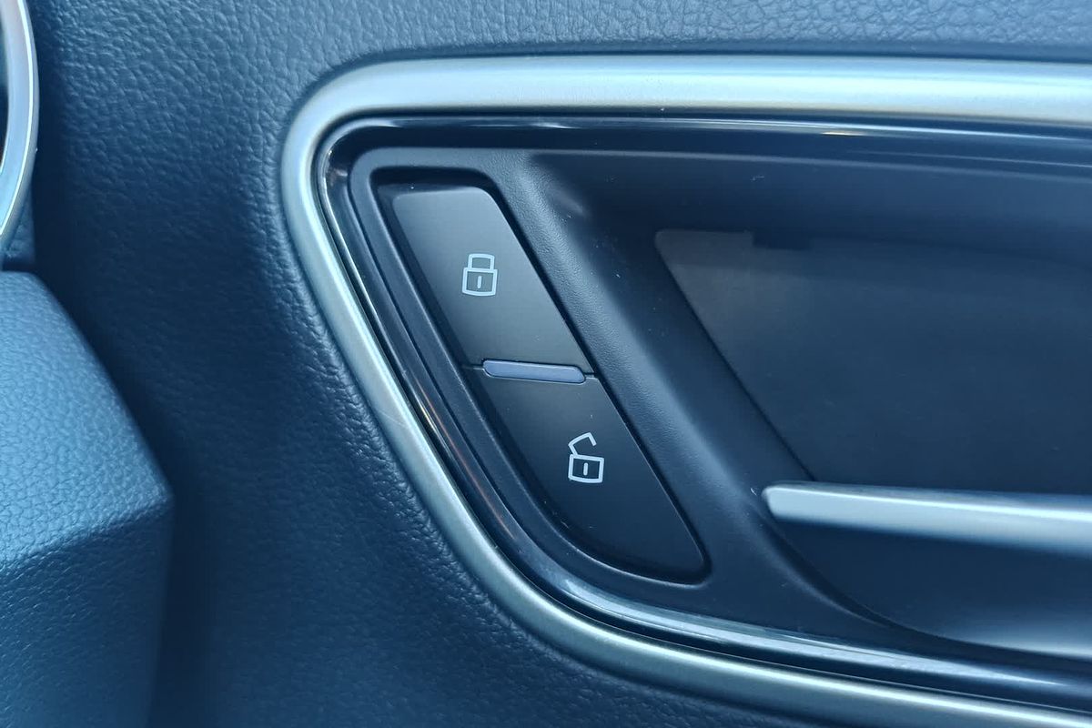 2018 MG ZS Essence AZS1