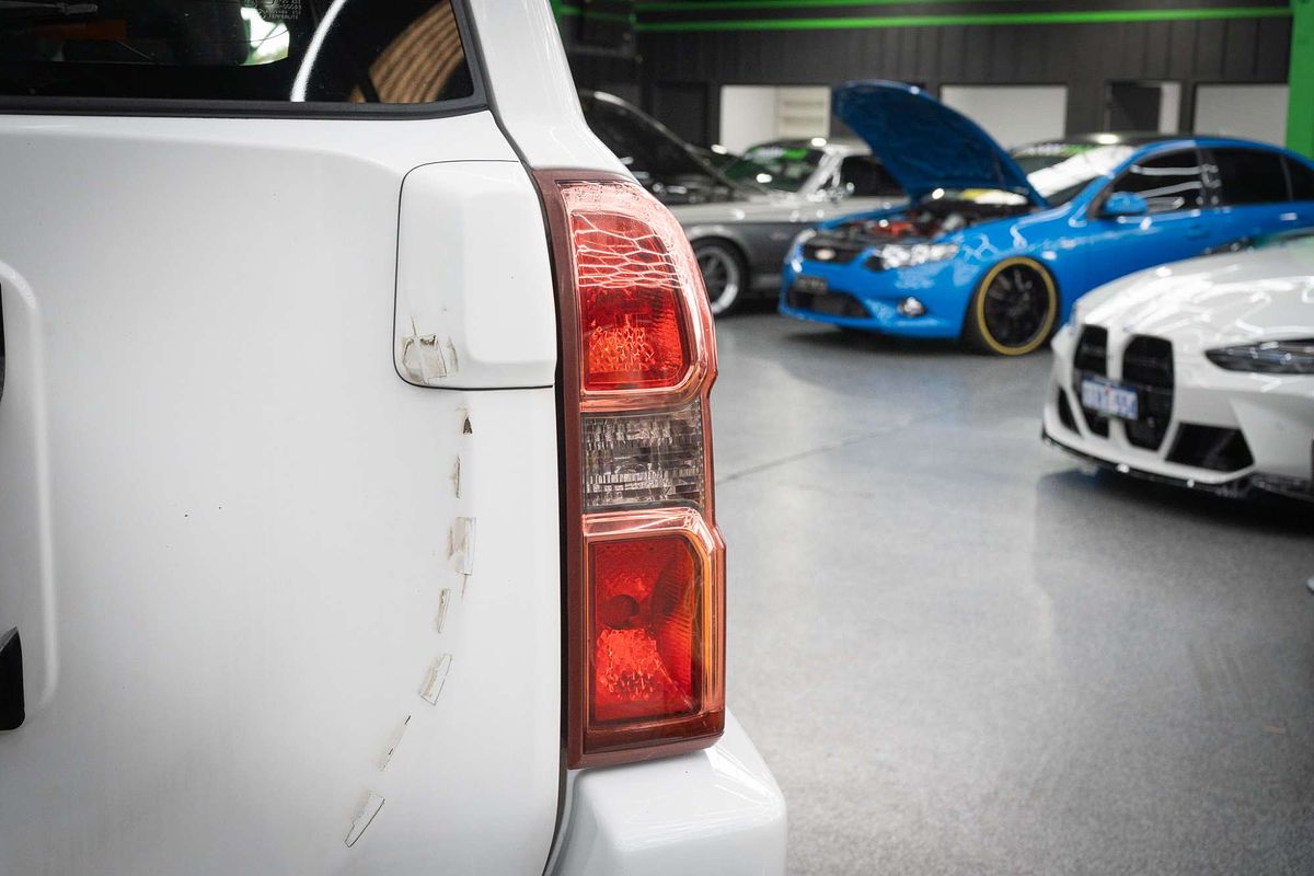 2010 Nissan Patrol ST GU 7