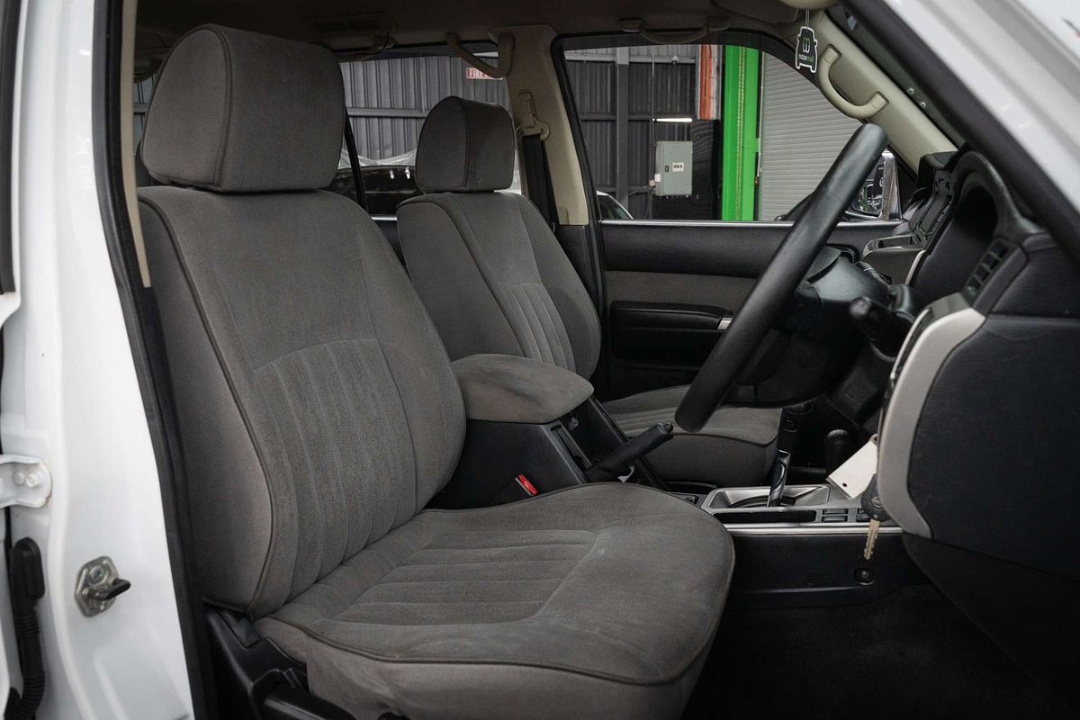 2010 Nissan Patrol ST GU 7