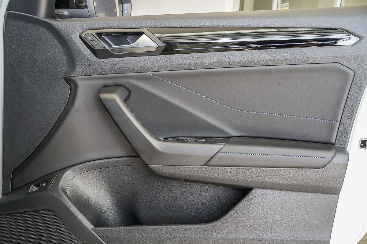 2025 Volkswagen T-Roc R D11