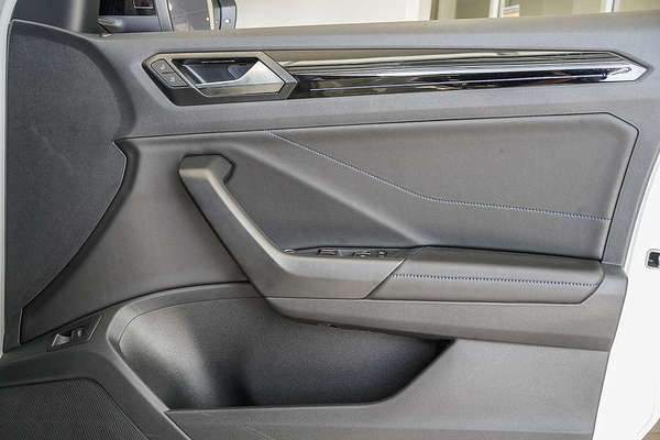 2025 Volkswagen T-Roc R D11